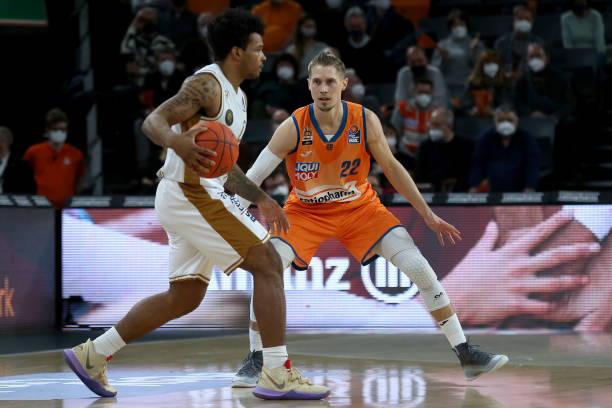 1里昂夺冠 1里昂夺冠