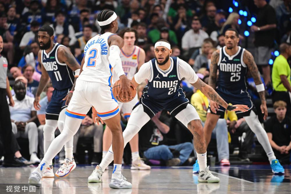 他更多站在 他更多站在